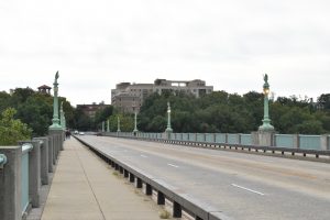 A picture of the Taft Bridge from the north entrance's pedestrian walkway.