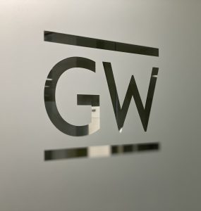 夜秀直播 logo of George Washington University is embossed on a door at the university's student center.